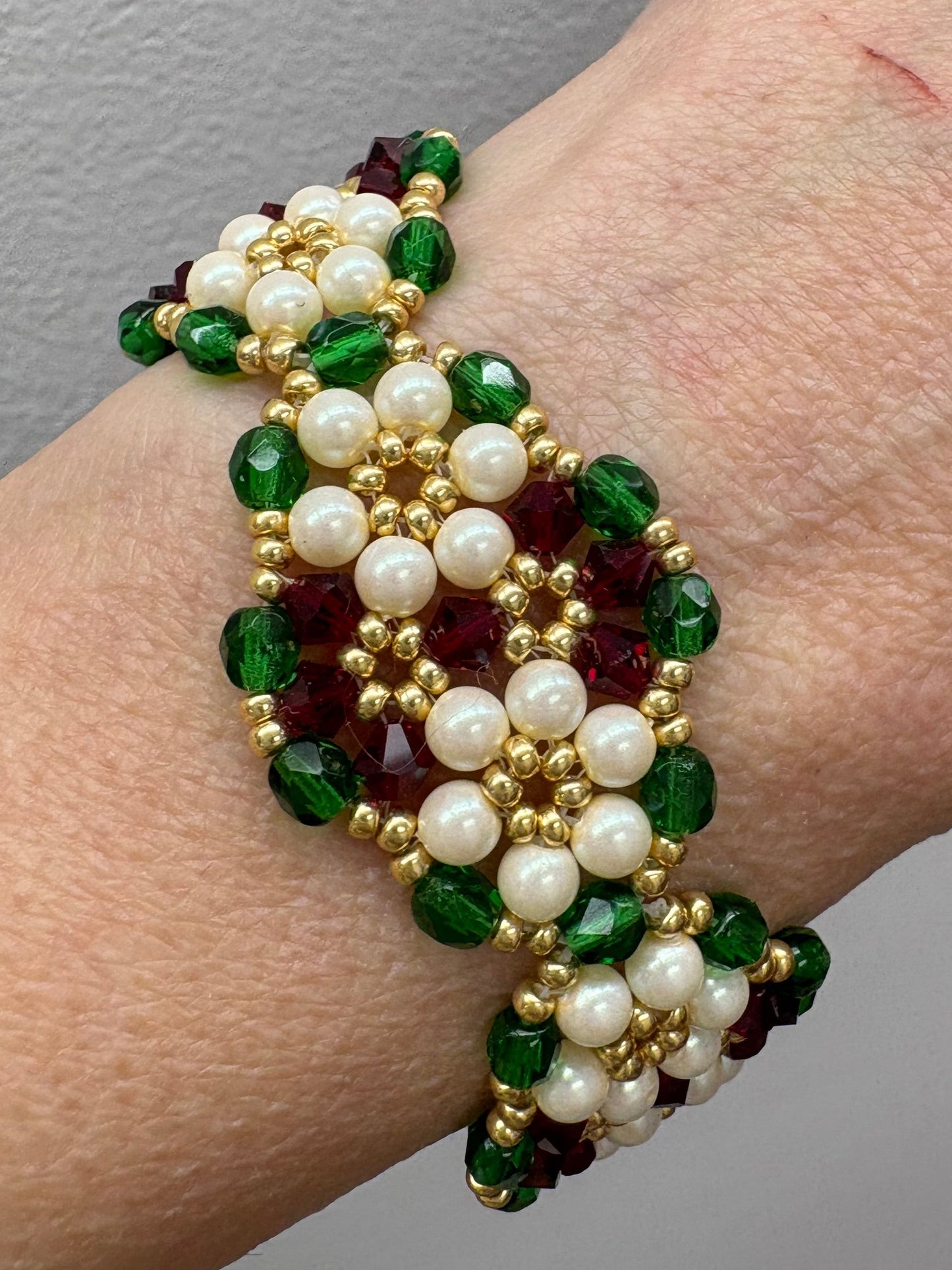 Holiday Rosebud Bracelet with Pearl Beads