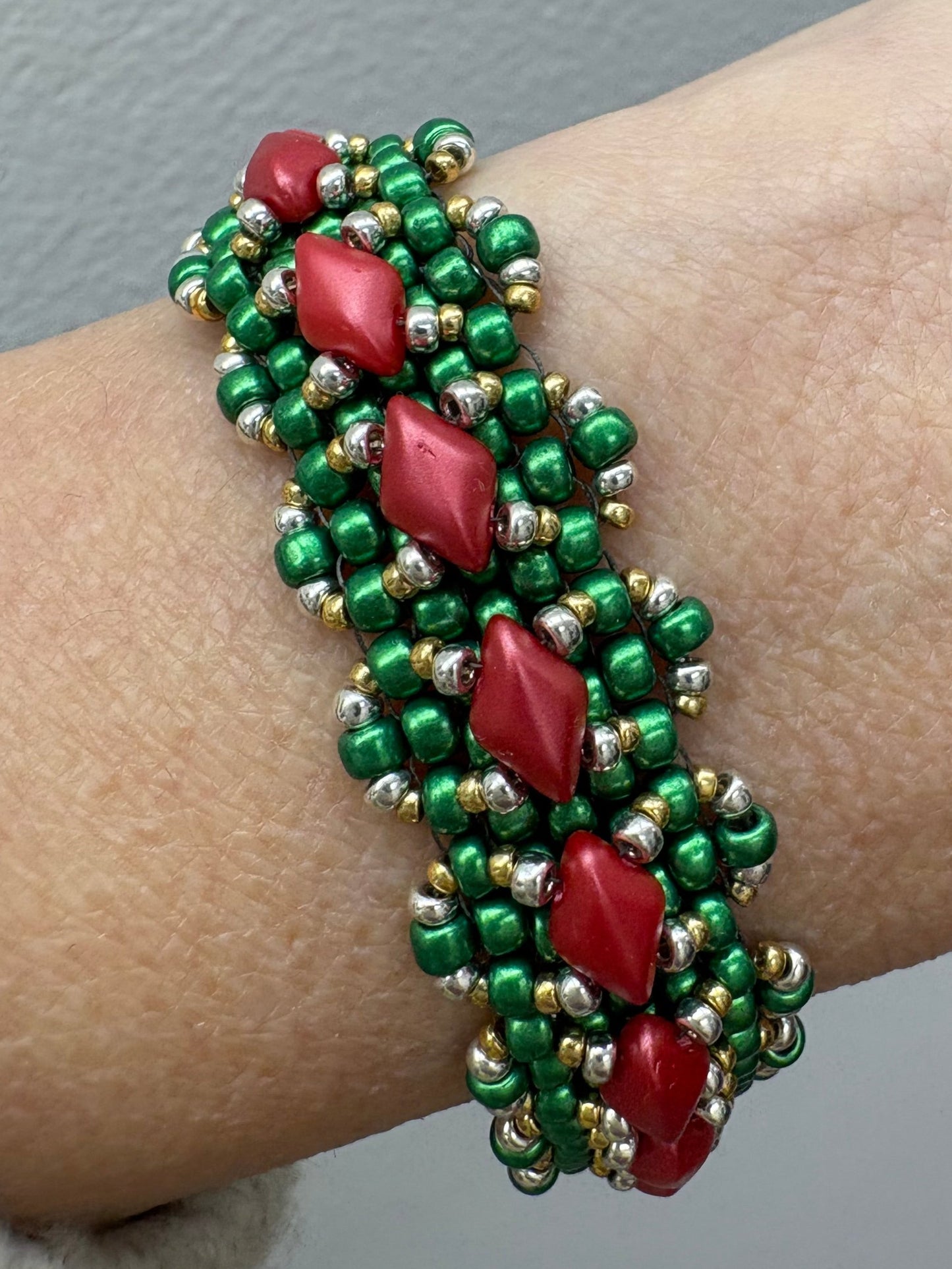 Festive Christmas Bracelet, Handwoven with glass beads