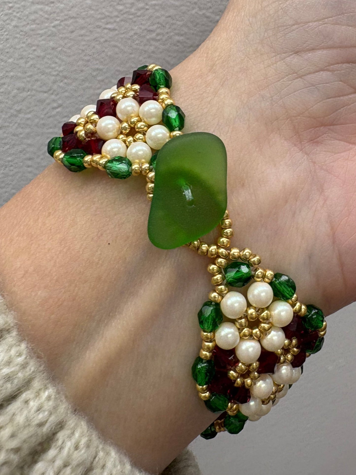 Holiday Rosebud Bracelet with Pearl Beads