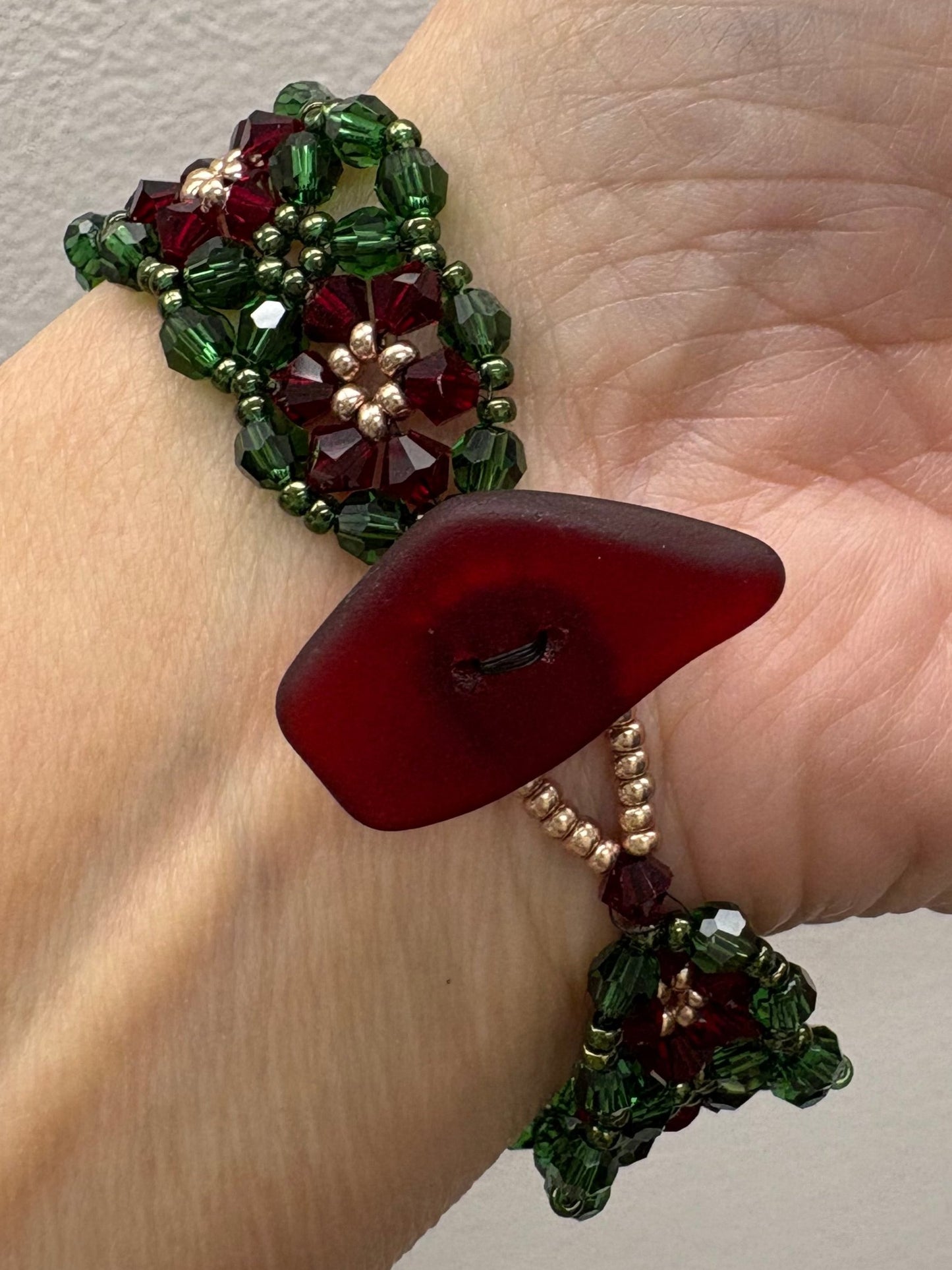 Christmas Poinsettia Bracelet, Handwoven with glass beads